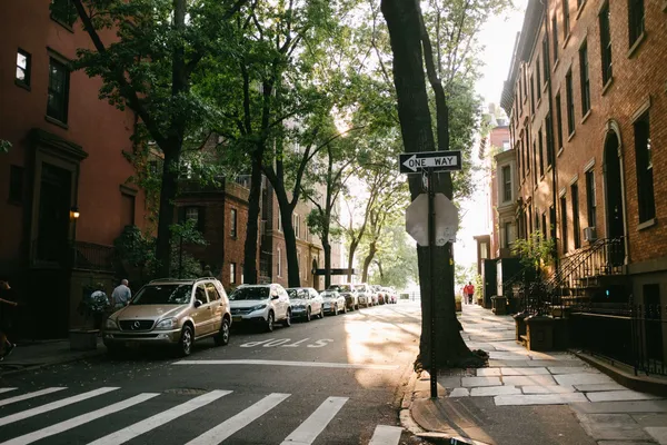 Brooklyn Heights side street near private schools